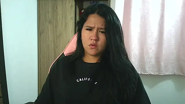 Oliviawatson1 online show from 4, 11, 2025