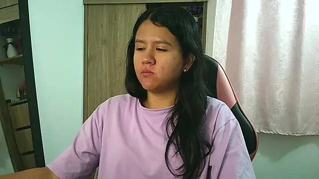 Oliviawatson1 online show from 25, 11, 2025