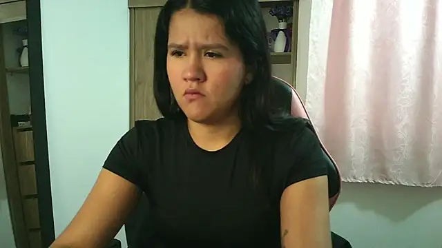 Snapshot of Oliviawatson1 chatting on 5, 12, 2025 Oliviawatson1 online show from 5, 12, 2025