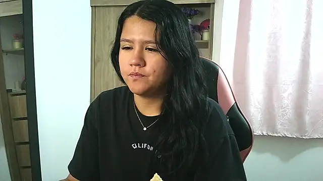 Oliviawatson1 online show from 13, 11, 2025