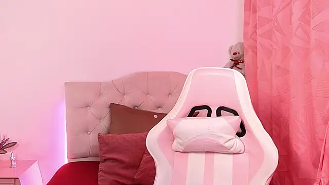 lailahdark online show from 4, 10, 2025