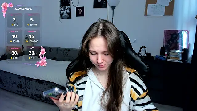 cute little ass online show from 1, 4, 2026