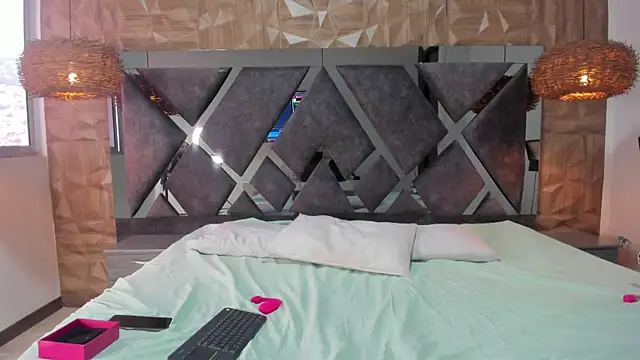 Selene  Lopez  online show from 17, 4, 2026