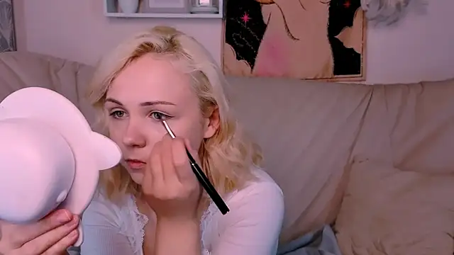 Charlotte Colinss online show from 13, 9, 2025