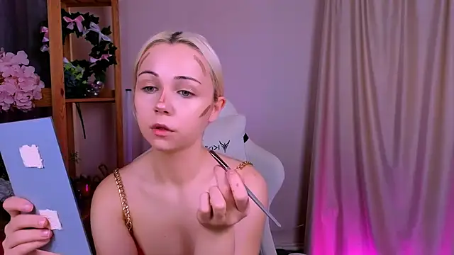 Charlotte Colinss online show from 24, 9, 2025