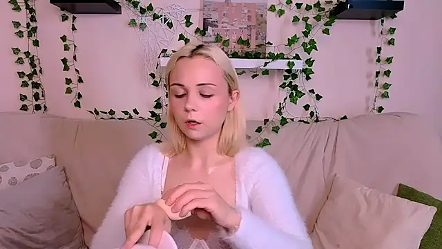 Charlotte Colinss online show from 25, 9, 2025