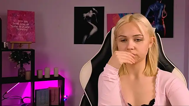 Charlotte Colinss online show from 6, 11, 2025