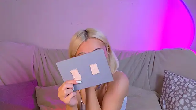 Charlotte Colinss online show from 3, 6, 2026