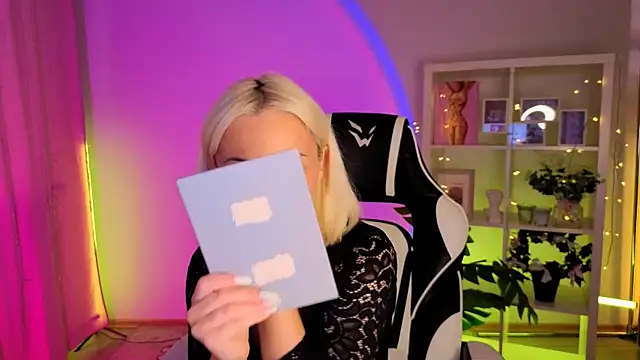 Charlotte Colinss online show from 31, 5, 2026