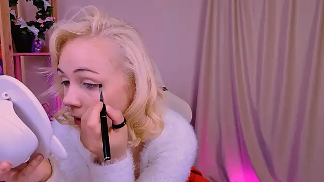 Charlotte Colinss online show from 7, 10, 2025