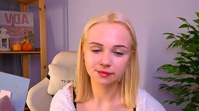 Charlotte Colinss online show from 5, 11, 2025