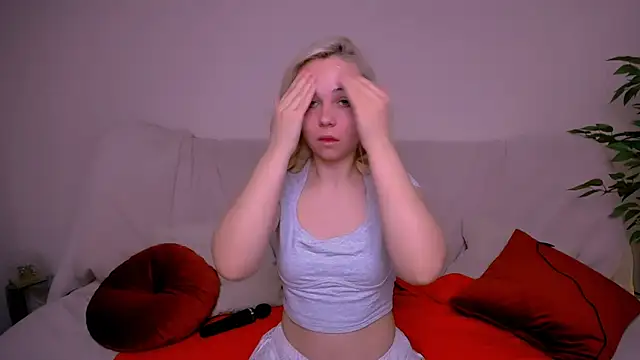 Charlotte Colinss online show from 3, 12, 2025