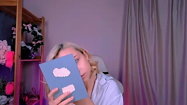 Charlotte Colinss online show from 30, 9, 2025