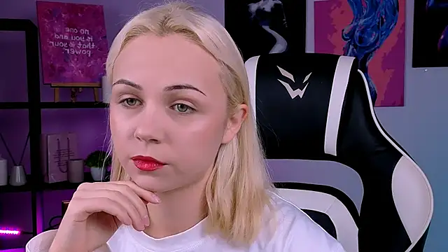 Charlotte Colinss online show from 13, 10, 2025