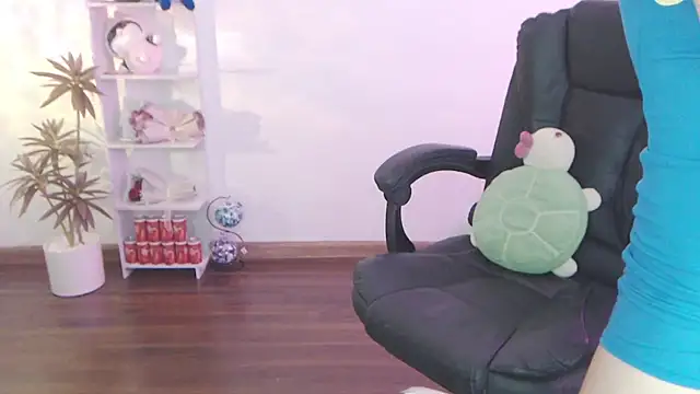 Suzie Wet Cave online show from 2, 10, 2025