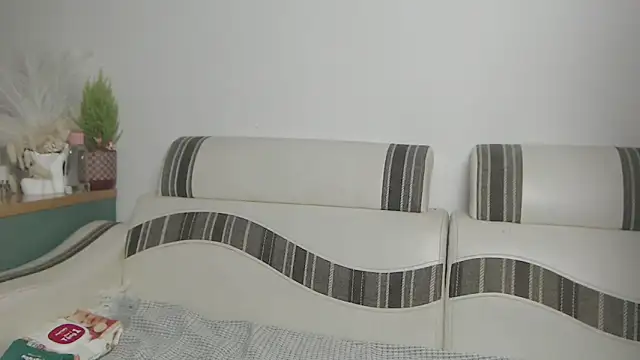 Suzie Wet Cave online show from 16, 12, 2025