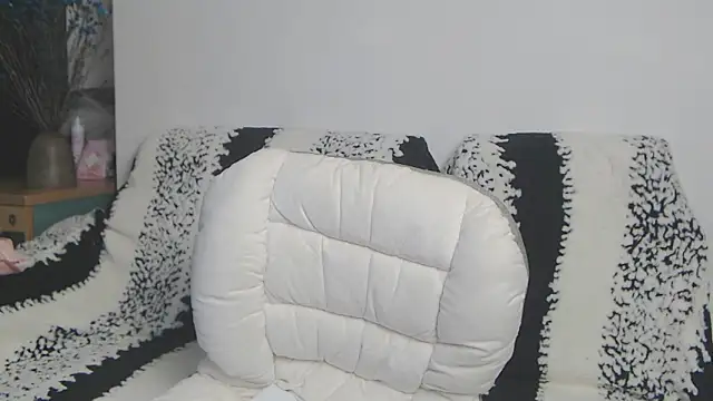 Suzie Wet Cave online show from 5, 1, 2026