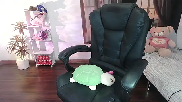 Suzie Wet Cave online show from 21, 9, 2025