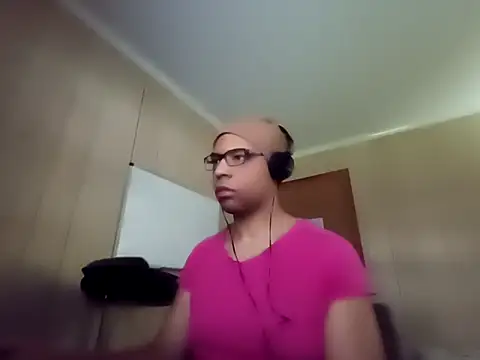 Snapshot of NaturalBeautyQueen chatting on 23, 9, 2025 NaturalBeautyQueen online show from 23, 9, 2025