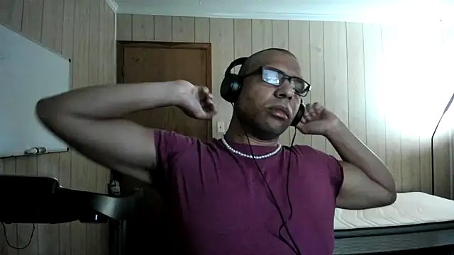 Snapshot of NaturalBeautyQueen chatting on 3, 10, 2025 NaturalBeautyQueen online show from 3, 10, 2025