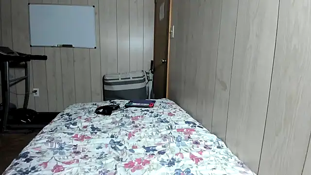 Snapshot of NaturalBeautyQueen chatting on 25, 10, 2025 NaturalBeautyQueen online show from 25, 10, 2025