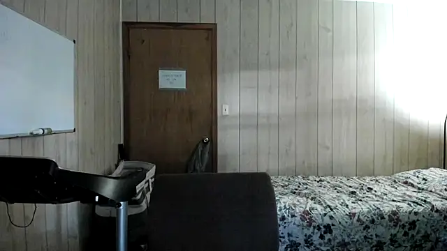 Snapshot of NaturalBeautyQueen chatting on 28, 9, 2025 NaturalBeautyQueen online show from 28, 9, 2025