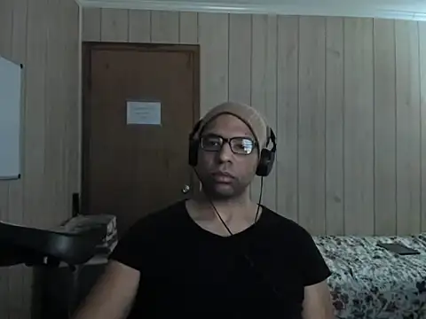 Snapshot of NaturalBeautyQueen chatting on 27, 10, 2025 NaturalBeautyQueen online show from 27, 10, 2025