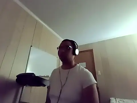 Snapshot of NaturalBeautyQueen chatting on 26, 9, 2025 NaturalBeautyQueen online show from 26, 9, 2025