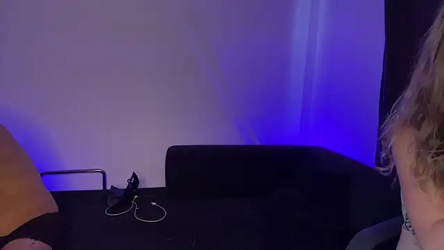 Snapshot of andyzuzka chatting on 27, 6, 2026 andyzuzka online show from 27, 6, 2026