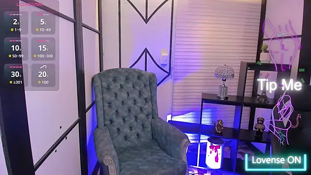 NahomiRichards  online show from 2, 12, 2025