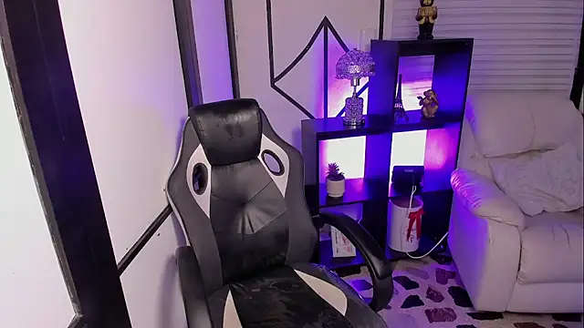 NahomiRichards  online show from 11, 9, 2025