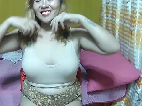 Snapshot of Strawberryyou chatting on 2, 10, 2025 Strawberryyou online show from 2, 10, 2025