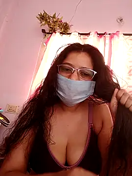 Snapshot of thanusi_2 chatting on 15, 4, 2026 thanusi 2 online show from 15, 4, 2026