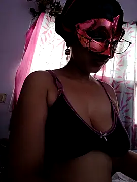 Snapshot of thanusi_2 chatting on 5, 3, 2026 thanusi 2 online show from 5, 3, 2026