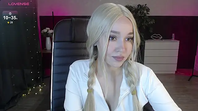 Snapshot of Sexy_Alexia69 chatting on 8, 11, 2025 Sexy Alexia69 online show from 8, 11, 2025