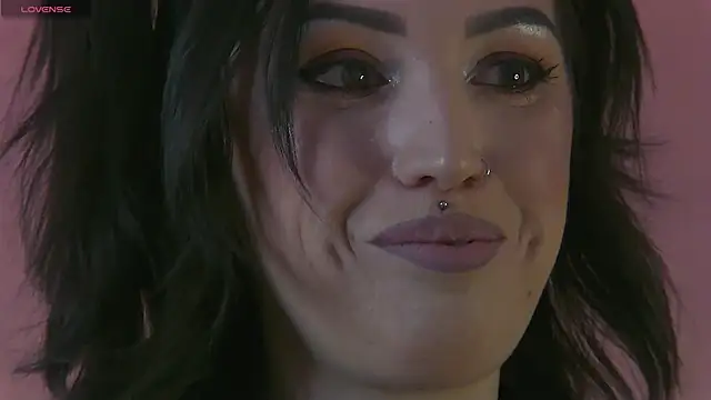 EnyaHazell online show from 26, 11, 2025