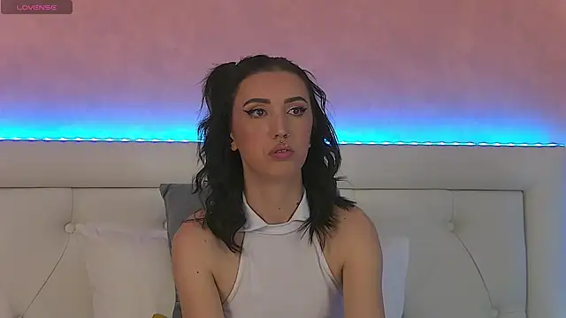 EnyaHazell online show from 18, 11, 2025