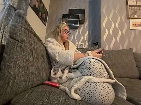 Anastasia-BlondeXX online show from 13, 2, 2026