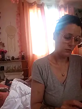 Mila Luciphya online show from 4, 2, 2026