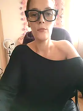 Mila Luciphya online show from 9, 11, 2025