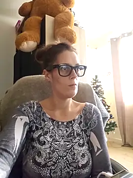 Mila Luciphya online show from 5, 12, 2025