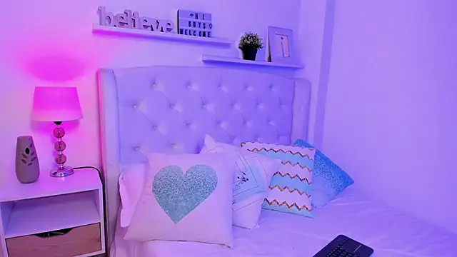 Snapshot of AmeliaRossi_ chatting on 27, 11, 2025 AmeliaRossi online show from 27, 11, 2025