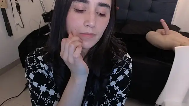 elowen halley1 online show from 19, 9, 2025