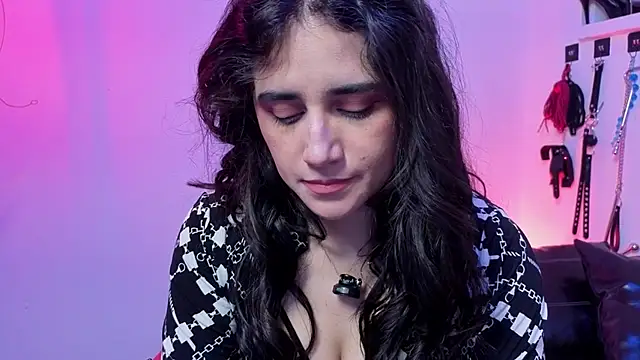 elowen halley1 online show from 17, 2, 2026