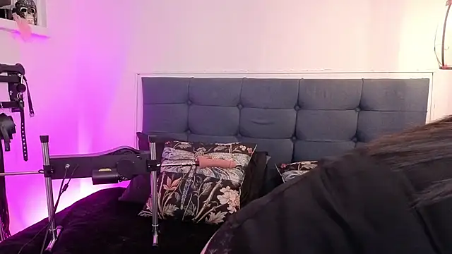 elowen halley1 online show from 8, 9, 2025