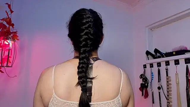 elowen halley1 online show from 24, 2, 2026