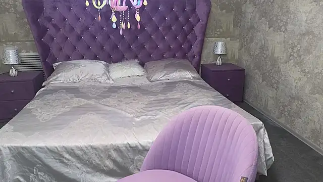 Eloisa Eliot online show from 2, 12, 2025