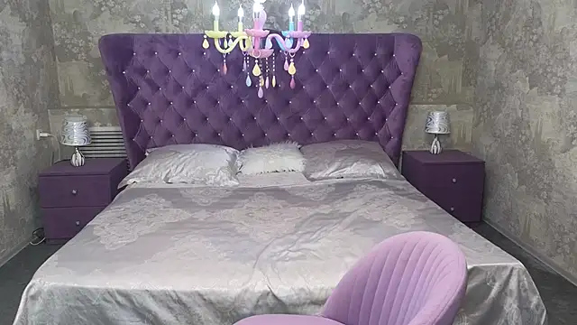 Eloisa Eliot online show from 3, 12, 2025