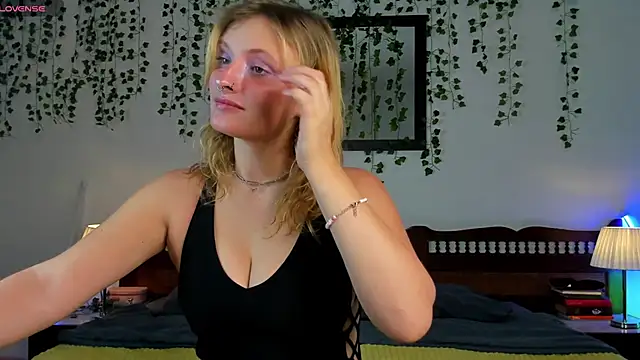 Ariana Spring online show from 21, 9, 2025