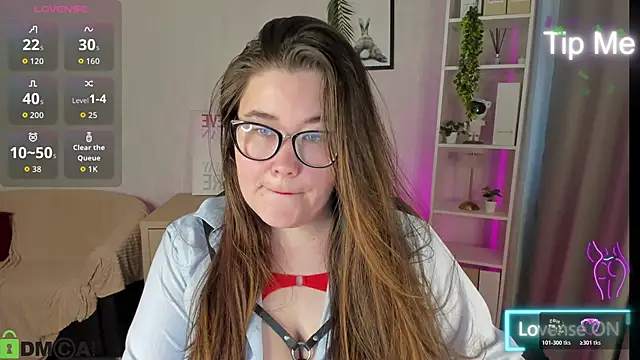 Tara Torres online show from 10, 11, 2025